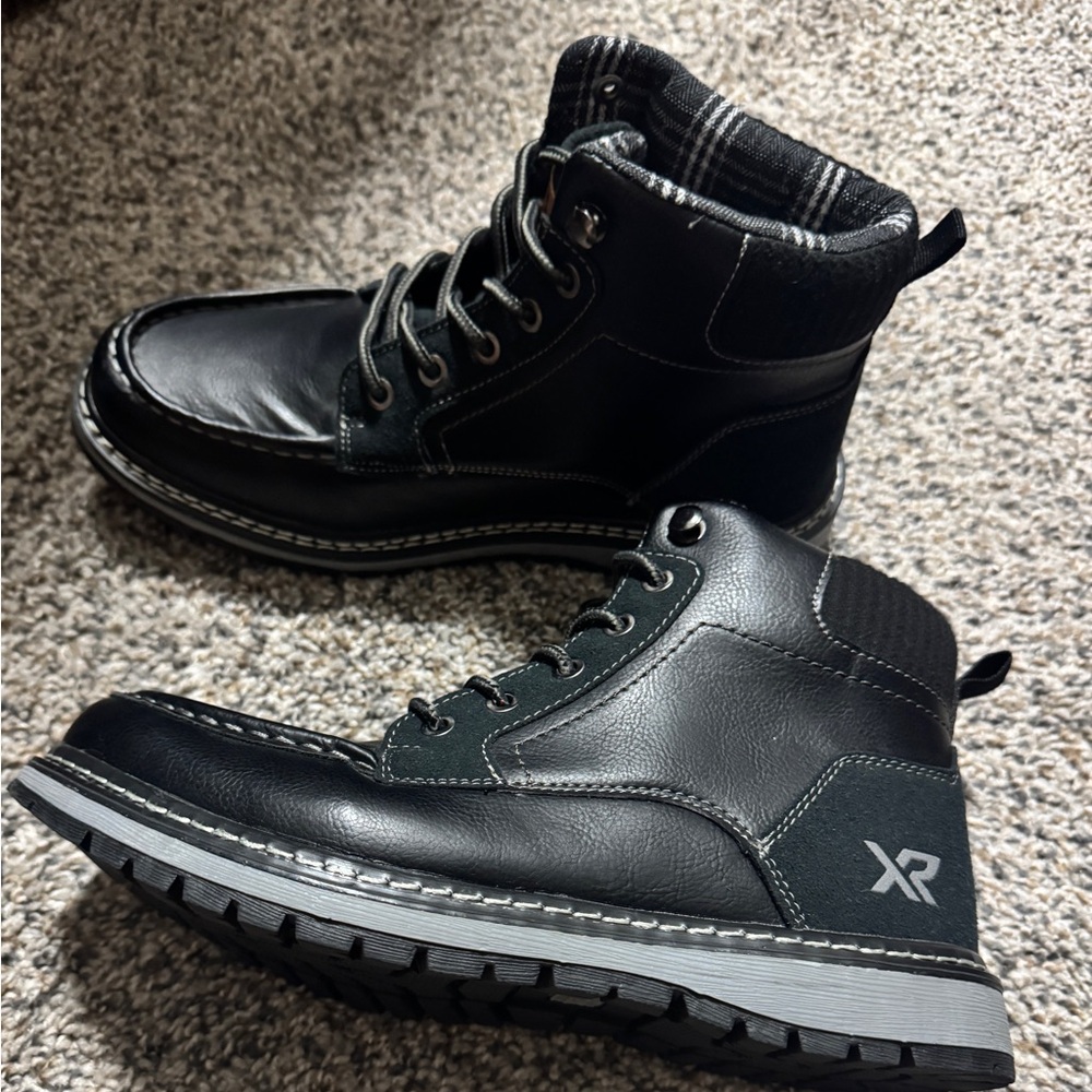 Men black leather boots. Brand new. Size 8